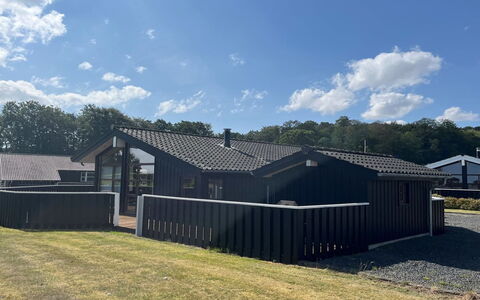 Thrine - 150M from the Sea: Dak, Huis, Verblijf, Siding, Landgoed, Oprit, Garden Gebouwen, Werf, Schaduw, Gazon