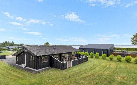 Thrine - 150M from the Sea: Meubilair, Interieur Ontwerp, Flooring, Verdieping, Hout, Bed, Kamer, Plafond, Slaapkamer, Textiel