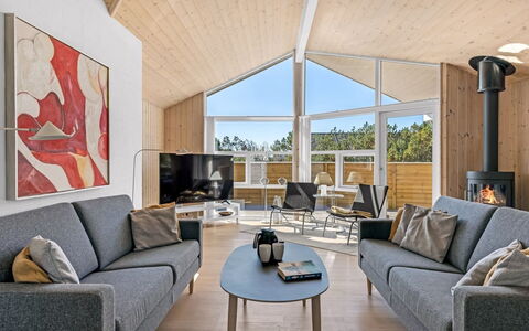 Isbiorn - 800M from the Sea: Hout, Huis, Woonkamer, Plafond, Verblijf, Hardwood, Bankstel, Blokhut