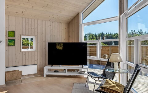 Isbiorn - 800M from the Sea: Interieur Ontwerp, Hout, Plafond, Flooring, Huis, Verdieping, Kamer, Meubilair, Woonkamer, Houten Vloer