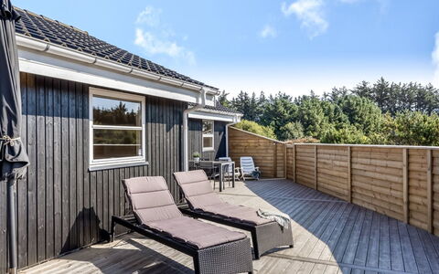 Isbiorn - 800M from the Sea: Hout, Hardwood, Plank, Huis, Dek, Siding, Houten Vloer, Beits, Veranda, Verblijf