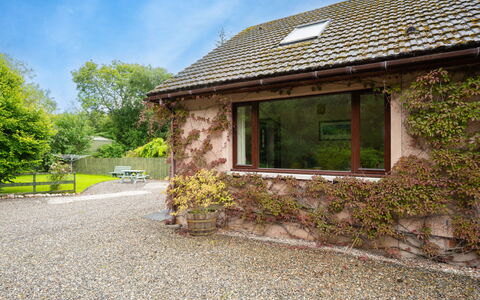 Iola Annex: Struik, Verblijf, Groundcover, Tuin, Landscaping, Boerderij, Oprit, Garden Gebouwen, Werf