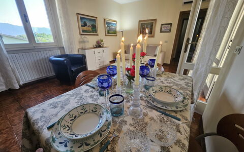 Alla Terrazza sul Fiume: Meubilair, Tableware, Tafel, Tafelkleed, Eetkamer, Interieur Ontwerp, Textiel, Keuken En Eettafel, Serveware, Dishware