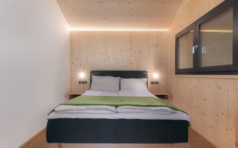 03 Nth029 Premium Chalet mit Sauna und Hot Tub: Interieur Ontwerp, Plafond, Kamer, Verdieping, Slaapkamer, Hardwood, Beits, Lichte Inrichting, Bed Frame, Bedding