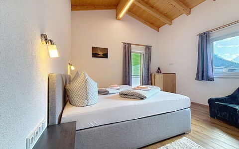 Alpenblick: Interieur Ontwerp, Plafond, Huis, Kamer, Meubilair, Slaapkamer, Appartement, Bed, Hoofdkussen, Suite