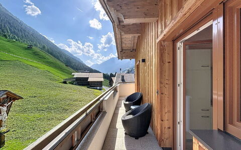 Alpenblick: Hout, Huis, Plafond, Appartement, Beits, Hardwood, Balkon, Timmerhout, Plank, Daylighting