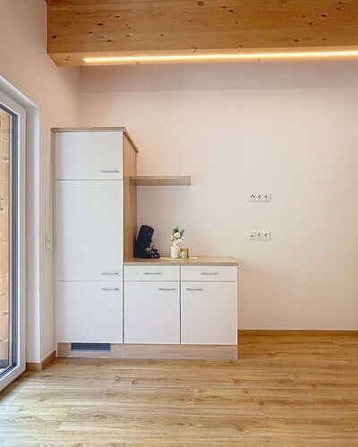 Alpenblick: Hout, Plafond, Houten Vloer, Kamer, Beits, Hardwood, Plank, Multiplex, Laminaatvloer, Timmerhout