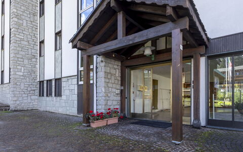 La Fiorera: Meubilair, Hout, Flooring, Interieur Ontwerp, Verdieping, Stoel, Tafel, Huis, Buitenmeubels, Plafond