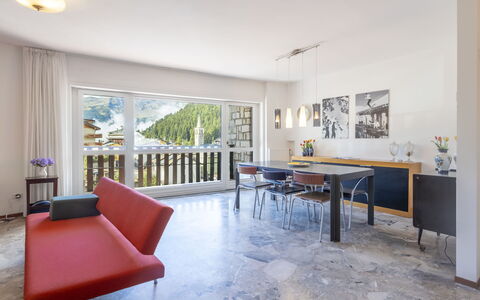 La Fiorera: Meubilair, Hout, Flooring, Interieur Ontwerp, Verdieping, Stoel, Tafel, Huis, Buitenmeubels, Plafond
