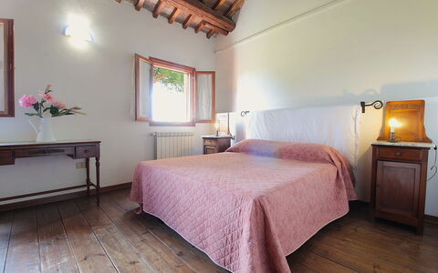 Ca' Rustica: Muur, Meubilair, Hout, Slaapkamer, Bed, Huis, Interieur Ontwerp, Flooring, Laken, Verdieping