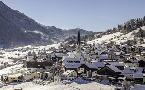 Alpenchalet Gundolf: Meubilair, Interieur Ontwerp, Stoel, Flooring, Tafel, Toevlucht, Verdieping, Plafond, Kamer, Eco Hotel