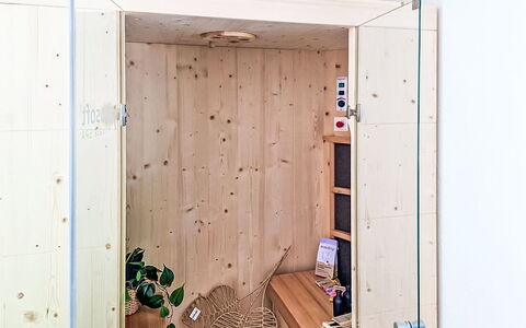 Alpenchalet Gundolf: Meubilair, Interieur Ontwerp, Stoel, Flooring, Tafel, Toevlucht, Verdieping, Plafond, Kamer, Eco Hotel
