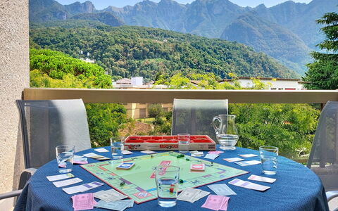 Apt.fortune 3: Meubilair, Interieur Ontwerp, Stoel, Flooring, Tafel, Toevlucht, Verdieping, Plafond, Kamer, Eco Hotel