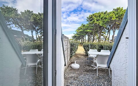 Sud Océan: Meubilair, Interieur Ontwerp, Stoel, Flooring, Tafel, Toevlucht, Verdieping, Plafond, Kamer, Eco Hotel