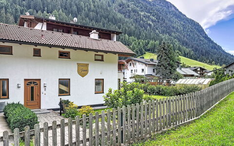 Jana: Zwembad, Boerderij, Landgoed, Villa, Toevlucht, Hacienda, Eco Hotel, Backyard