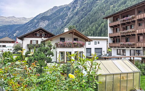 Chalet Jana: Zwembad, Boerderij, Landgoed, Villa, Toevlucht, Hacienda, Eco Hotel, Backyard