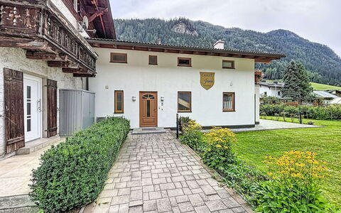 Chalet Jana: Zwembad, Boerderij, Landgoed, Villa, Toevlucht, Hacienda, Eco Hotel, Backyard