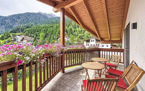 Chalet Jana: Zwembad, Boerderij, Landgoed, Villa, Toevlucht, Hacienda, Eco Hotel, Backyard