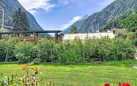 Chalet Jana: Zwembad, Boerderij, Landgoed, Villa, Toevlucht, Hacienda, Eco Hotel, Backyard