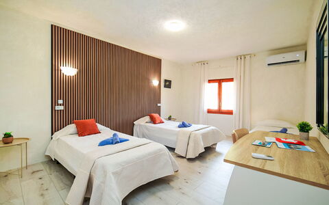 Dencis Villa: Zwembad, Boerderij, Landgoed, Villa, Toevlucht, Hacienda, Eco Hotel, Backyard