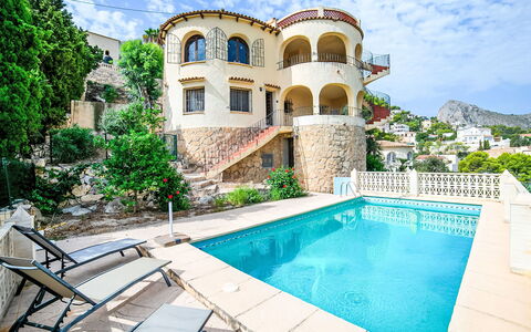 Dencis Villa: Zwembad, Boerderij, Landgoed, Villa, Toevlucht, Hacienda, Eco Hotel, Backyard