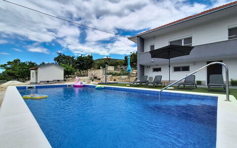 Mara: Zwembad, Boerderij, Landgoed, Villa, Toevlucht, Hacienda, Eco Hotel, Backyard