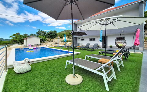 Mara: Zwembad, Boerderij, Landgoed, Villa, Toevlucht, Hacienda, Eco Hotel, Backyard