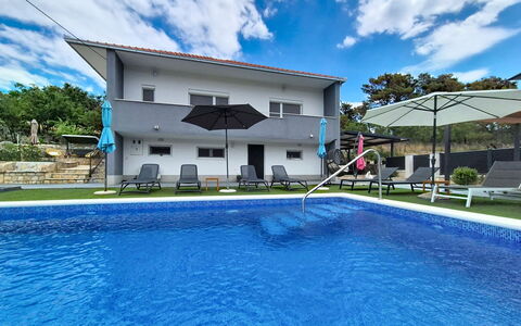 Mara: Zwembad, Boerderij, Landgoed, Villa, Toevlucht, Hacienda, Eco Hotel, Backyard