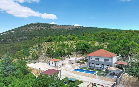 Mara: Zwembad, Boerderij, Landgoed, Villa, Toevlucht, Hacienda, Eco Hotel, Backyard