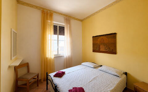 Villa Sandra: Muur, Verdieping, Interieur Ontwerp, Hout, Flooring, Plafond, Bed, Kamer, Slaapkamer, Appartement