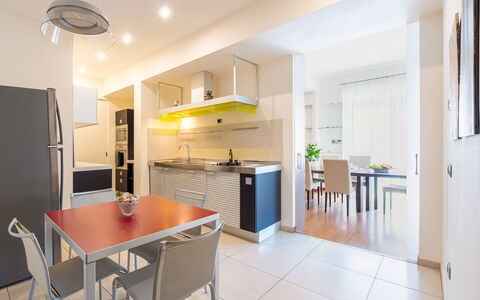 Lory House: Meubilair, Interieur Ontwerp, Flooring, Keuken, Countertop, Plafond, Verdieping, Keuken En Eettafel, Stoel, Toestel Van De Keuken