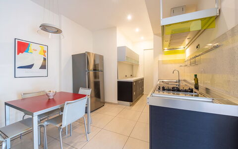 Lory House: Keuken, Flooring, Interieur Ontwerp, Countertop, Toestel Van De Keuken, Major Appliance, Verdieping, Hout, Plafond, Meubilair
