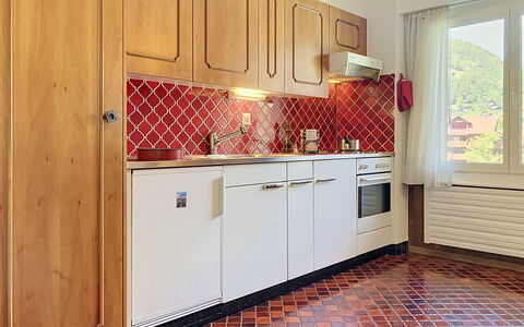 Grand-Pré B: Keuken, Countertop, Flooring, Hout, Interieur Ontwerp, Toestel Van De Keuken, Cabinetry, Major Appliance, Verdieping, Tegel