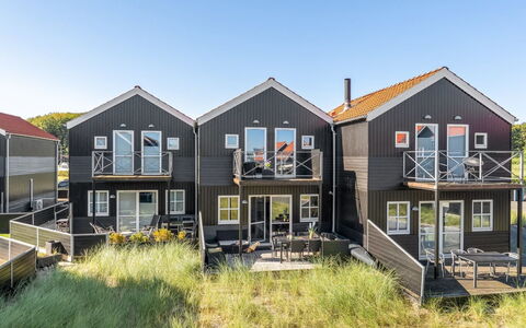 Alli - 100M from the Sea: Verblijf, Siding, Balkon, Veranda