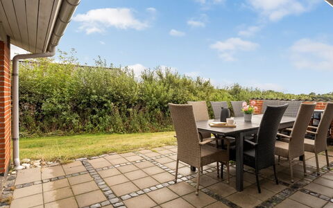 Nandolf - 200M to the Fjord: Meubilair, Buitenmeubels, Stoel, Tafel, Land Lot, Buitentafel, Flooring, Tuin, Keuken En Eettafel
