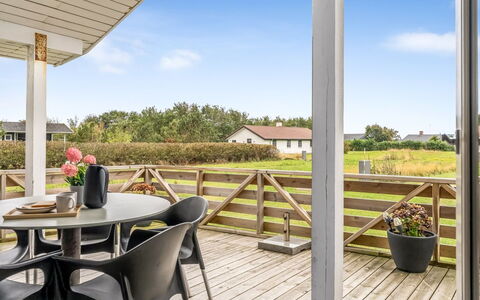 Clarice - 250M to the Fjord: Hout, Veranda, Meubilair, Land Lot, Huis, Stoel, Dek, Deur, Hardwood, Balkon