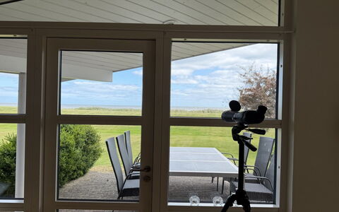 Heilo - from the Sea: Hout, Verdieping, Flooring, Plafond, Glas, Daylighting, Hardwood, Beits, Home Deur, Schaduw