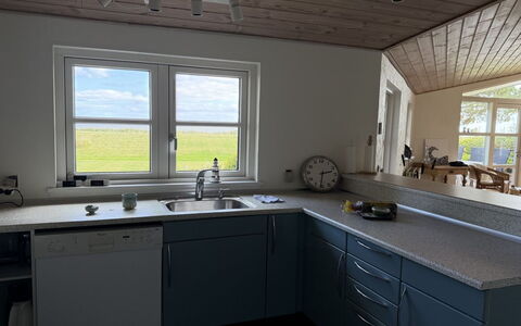 Heilo - from the Sea: Keuken, Countertop, Cabinetry, Flooring, Interieur Ontwerp, Hout, Toestel Van De Keuken, Meubilair, Gootsteen, Plafond
