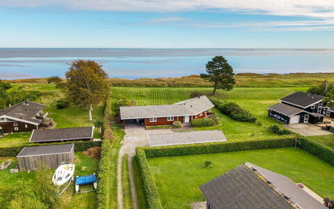 Heilo - from the Sea: Huis, Dak, Landschap, Land Lot, Huis, Verblijf, Landelijk Gebied, Landgoed, Landscaping, Kust