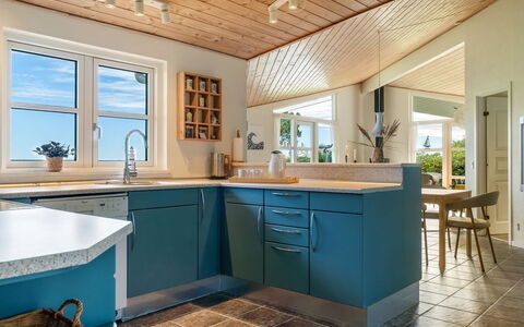 Heilo - from the Sea: Meubilair, Countertop, Interieur Ontwerp, Cabinetry, Flooring, Keuken, Hout, Plafond, Verdieping, Toestel Van De Keuken