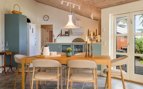 Heilo - from the Sea: Meubilair, Interieur Ontwerp, Eetkamer, Flooring, Stoel, Hout, Keuken En Eettafel, Tafel, Verdieping, Lichte Inrichting