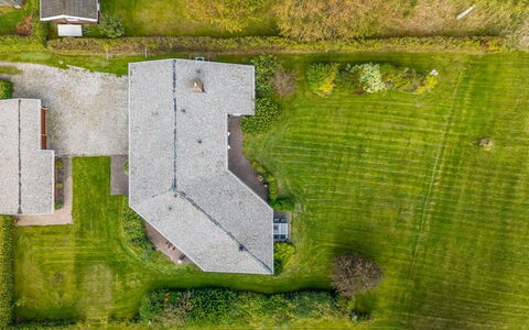 Heilo - from the Sea: Dak, Landschap, Huis, Land Lot, Huis, Plain, Verblijf, Landgoed, Gazon, Tuin