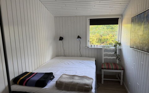 Grith - 740M to the Fjord: Hout, Flooring, Verdieping, Interieur Ontwerp, Meubilair, Slaapkamer, Kamer, Beits, Hardwood, Bed