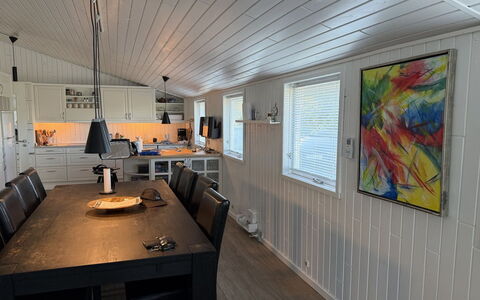 Grith - 740M to the Fjord: Hout, Plafond, Houten Vloer, Lichte Inrichting, Hardwood, Plank, Beits, Siding, Stoel, Laminaatvloer