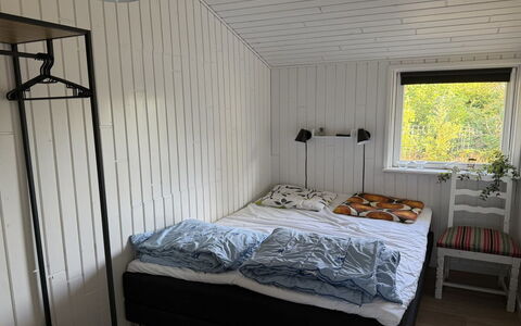 Grith - 740M to the Fjord: Hout, Slaapkamer, Flooring, Verdieping, Interieur Ontwerp, Laken, Bedding, Bed, Meubilair, Bed Frame