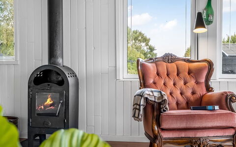 Grith - 740M to the Fjord: Meubilair, Houtkachel, Houten Vloer, Hardwood, Stoel, Haard, Beits, Woonkamer, Fotografie Van Het Stilleven, Fireplace
