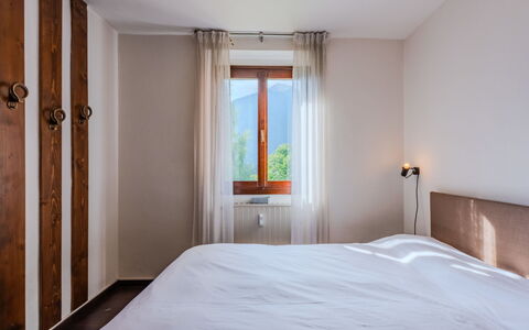 Nido del Brenta: Slaapkamer, Bed, Muur, Interieur Ontwerp, Hout, Flooring, Verdieping, Bedding, Laken, Plafond