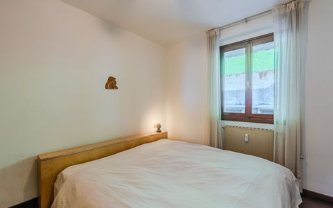 Nido del Brenta: Bed, Slaapkamer, Muur, Interieur Ontwerp, Hout, Flooring, Laken, Plafond, Bedding, Verdieping