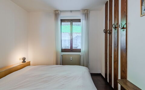 Nido del Brenta: Slaapkamer, Bed, Muur, Hout, Interieur Ontwerp, Bedding, Flooring, Verdieping, Laken, Plafond