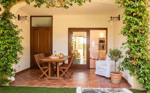 Casa Dell'Ulivo: Vegetation, Struik, De Lente, Verblijf, Tuin, Schaduw, Backyard, Werf, Stoel